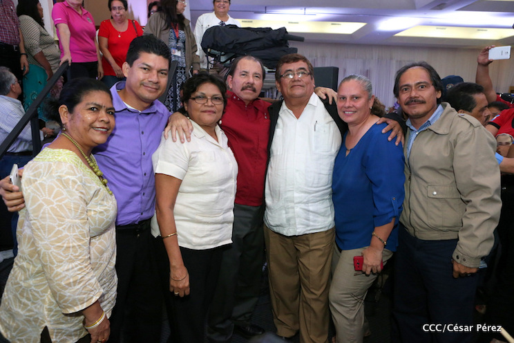 Presidente Daniel Ortega y Compa&ntilde;era Rosario Murillo con trabajadores y trabajadoras de Nicaragua